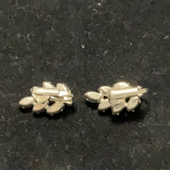 Small vintage, rhinestone earrings done - Picture 2 of 2